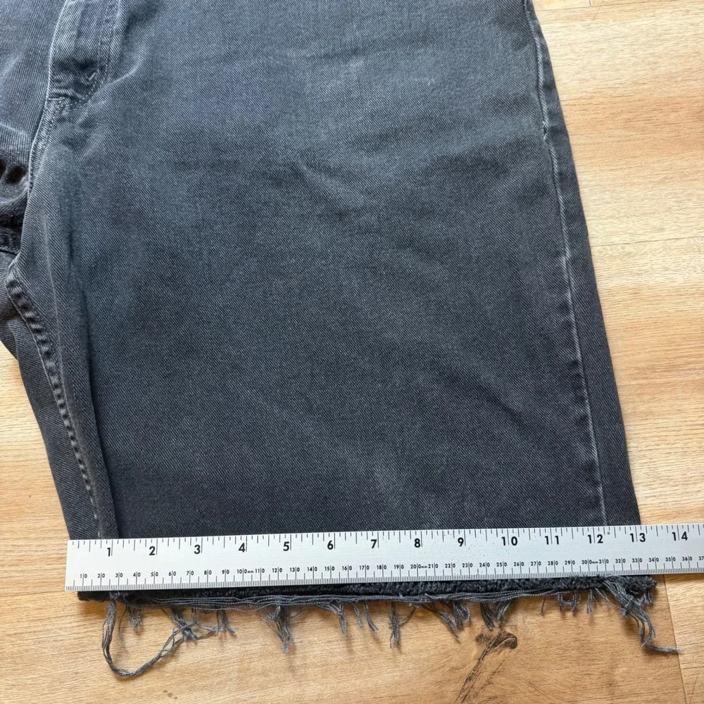 Vintage Levis 560 Denim Shorts Mens 42 Black Cutoff Loose Fit Raw Hem Grunge Y2K